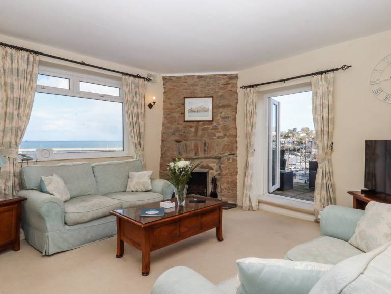 Family-oriented cottage with yard | Beach view | Dogs allowed in Paignton