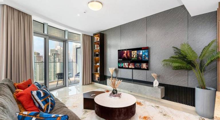 Fully equipped ample holiday apartment with sauna, private pool & patio | Next to The Dubai Fountain | Pets are welcome in Dubai