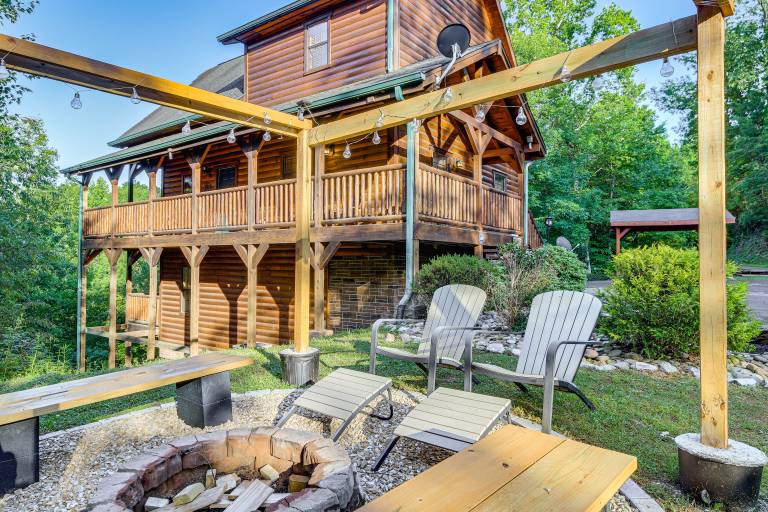 Secluded Smoky Mountain Cabin w/ Theater & Hot Tub — photo 3
