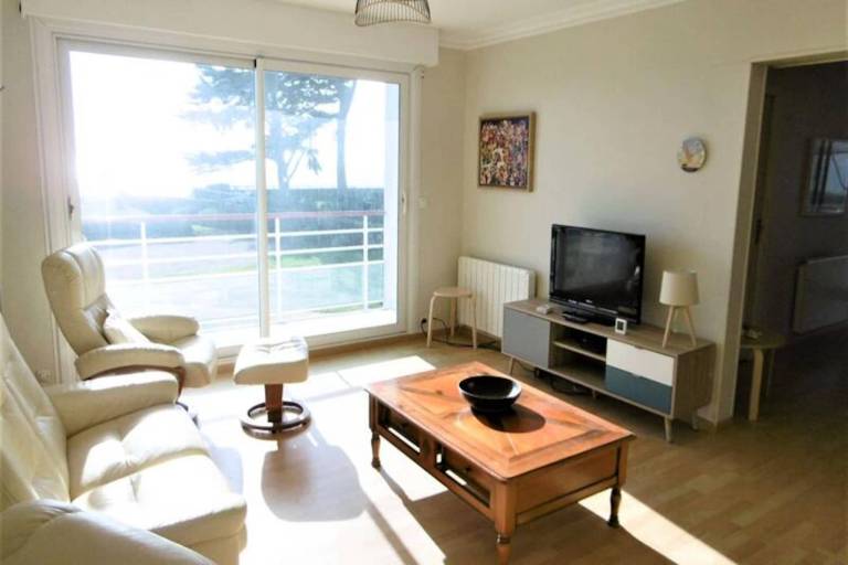 Holiday apartment with garden — photo 4