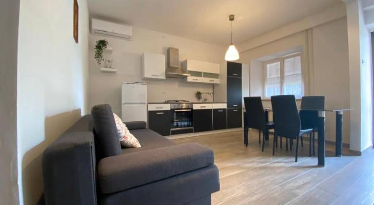 Beautiful apartment with yard, grill & patio | Beach nearby | Pets allowed — photo 2