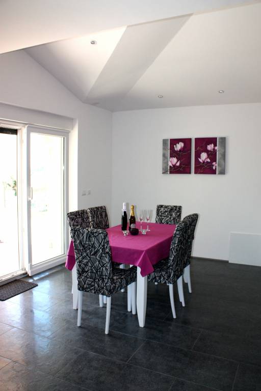 Fully equipped beautiful house with yard, private pool & grill | Garden view | Pet-friendly — photo 4