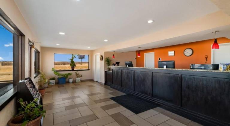Super 8 by Wyndham Wichita Falls — photo 3