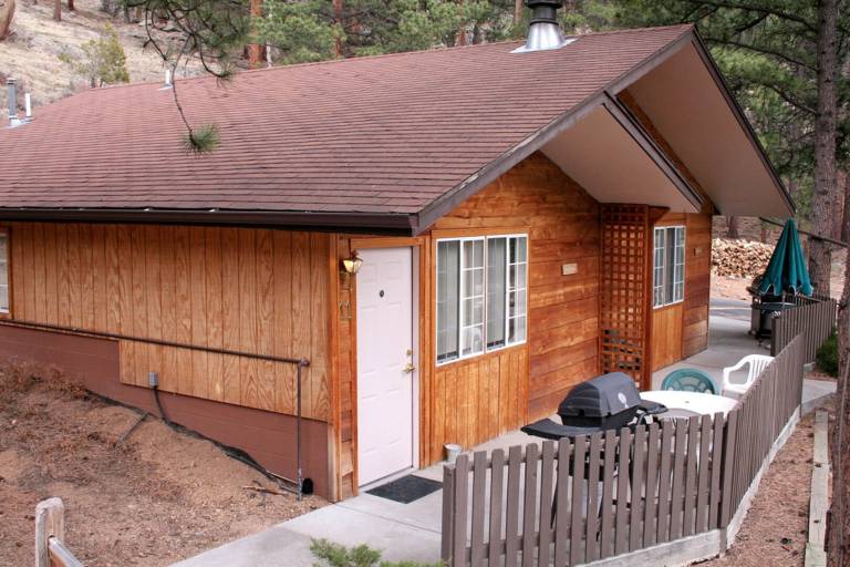 Family-friendly nice studio with terrace & pool | Dogs allowed in Estes Park, CO