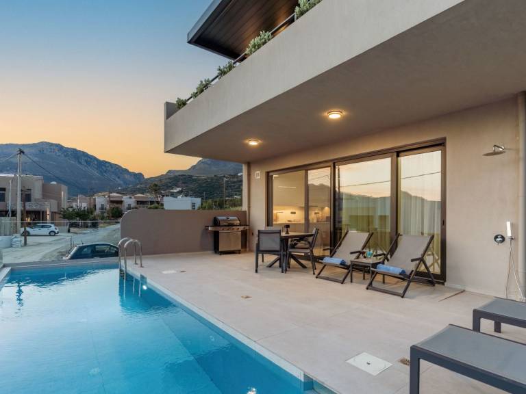 Fully equipped vacation home with BBQ, terrace & private pool | Mountain view | Close to the beach | Dogs allowed — photo 2