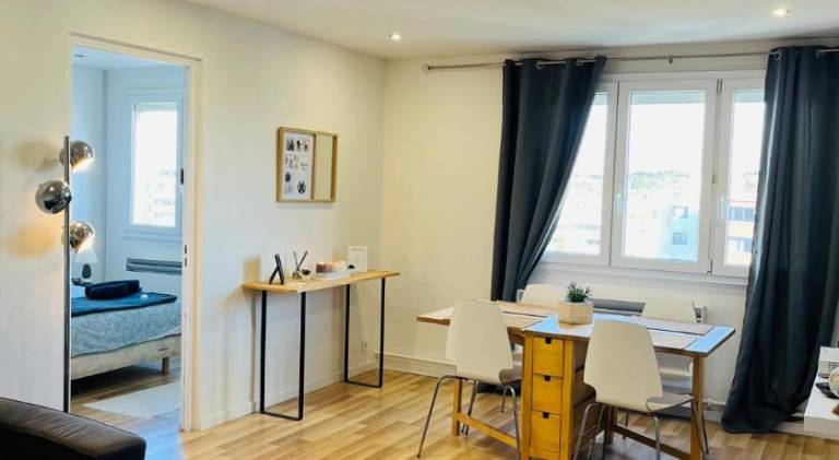 Holiday apartment with 3 rooms for 6 persons in Venissieux