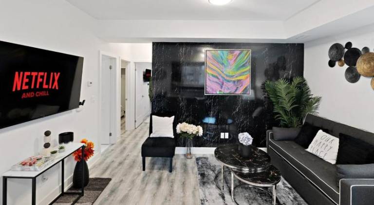 Pleasant holiday apartment | Pets allowed in Niagara Falls, ON