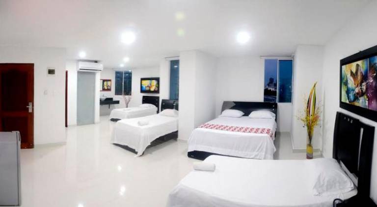 Hotel Intersuites — photo 2