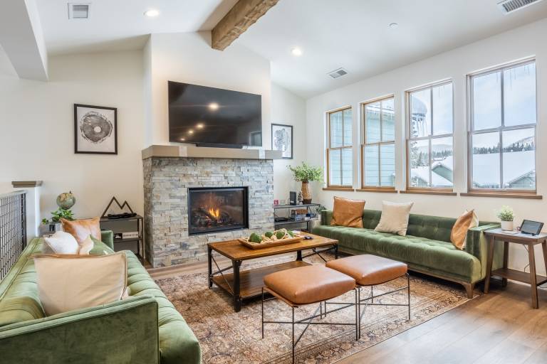 Snowcreek Creekhouse 1463 - Newly Built 3 Bed 2.5 bath, 2 Car Garage Sleeps 8 in Mammoth Lakes, CA
