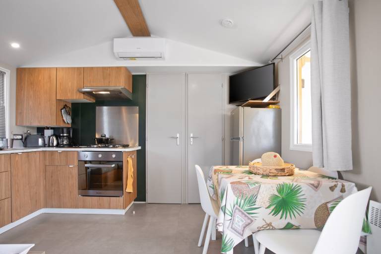 New Comfortable Mobile Home with Private Terrace, Garden, and Air Conditioning — photo 5