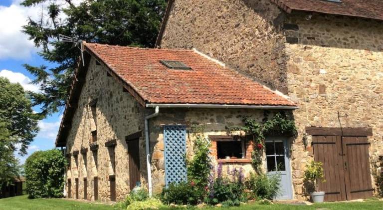 Fully equipped wonderful vacation home with pool, garden & BBQ | Perfect for remote work | Pets are welcome in Limoges