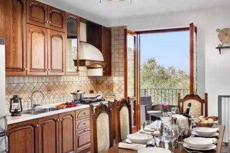Villa with jacuzzi, barbeque & garden — photo 3