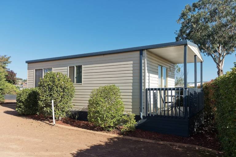 Motel  Queanbeyan City Council
