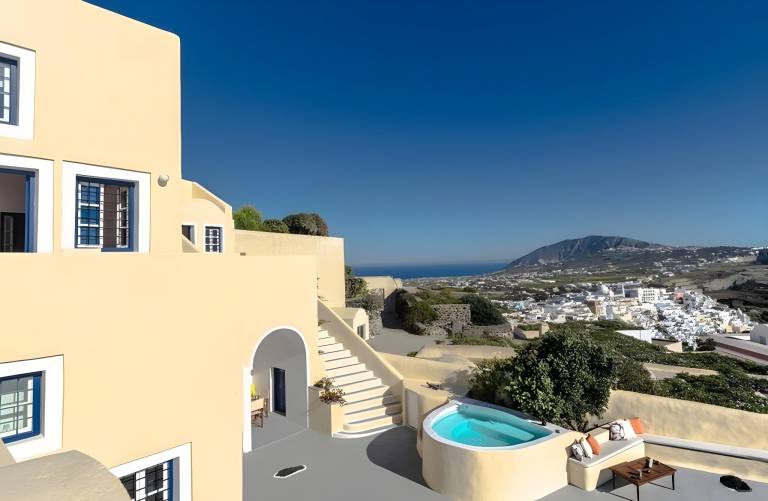 Fully equipped villa with pool, yard & grill | Pet-friendly in Santorini