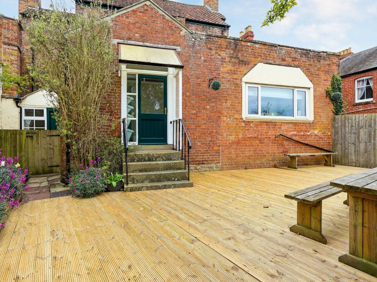 Brook House UK43013