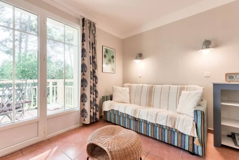 Holiday apartment with pool — photo 2