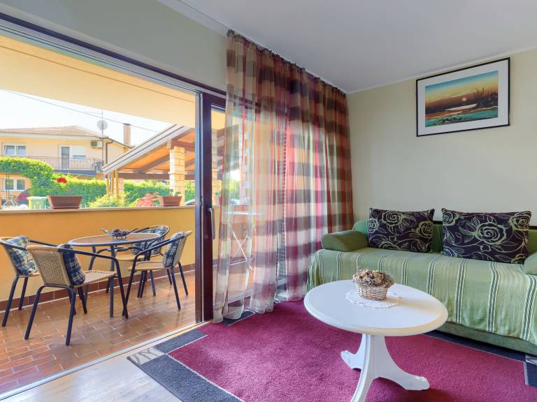 Apartment with terrace, barbecue & yard | Pets are welcome — photo 3