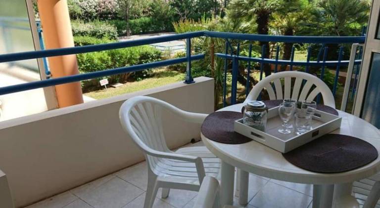 Apartment with pool — photo 2
