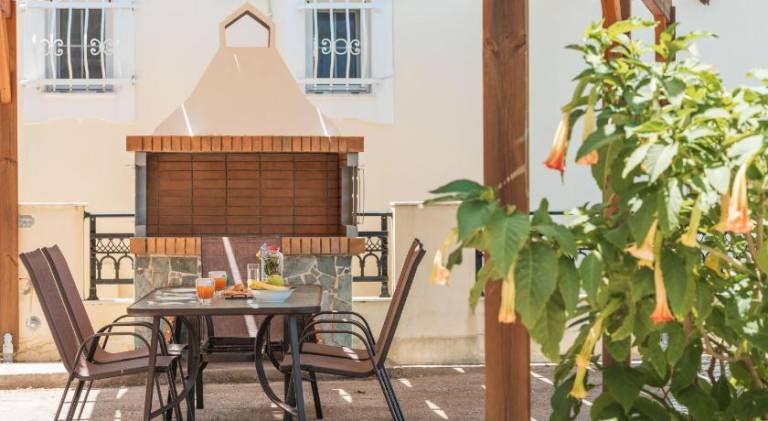 Pleasant villa with BBQ, yard & terrace | Good for workation | Pets are welcome — photo 4