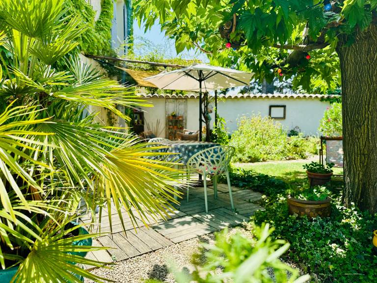 Pleasant house with yard, pool & fast internet | Garden view | Perfect for remote work | Pets are welcome — photo 5