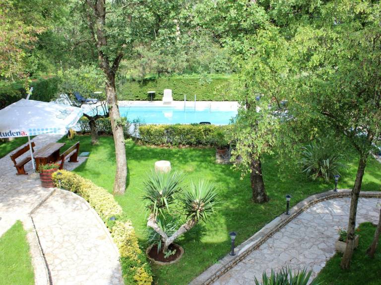 Pleasant rental apartment with yard, barbecue & pool | Dogs allowed — photo 3
