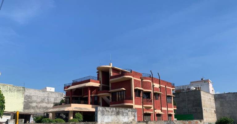 Rental apartment with patio in Varanasi