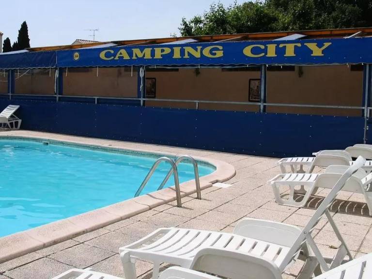 Tent with pool — photo 2