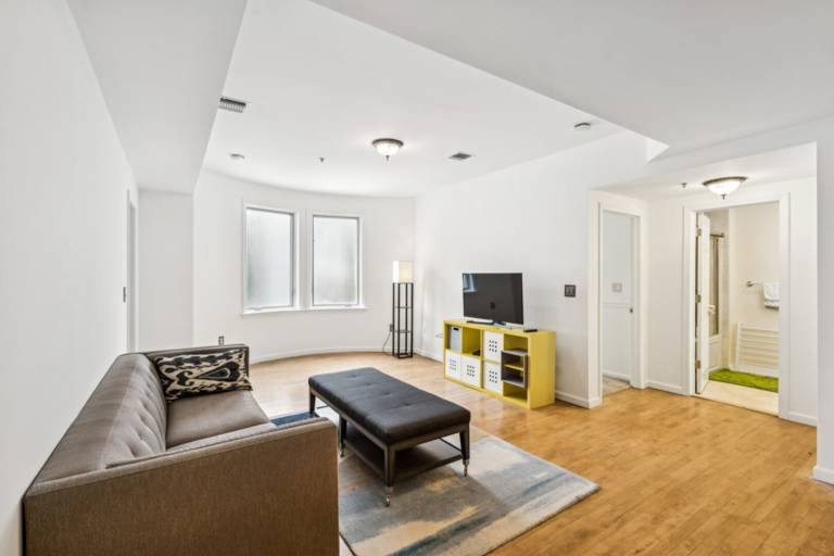 Pleasant apartment | Pets allowed in Secaucus, NJ
