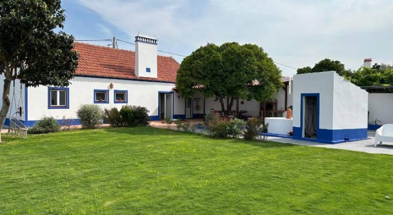 House with terrace, private pool & yard in Grandola