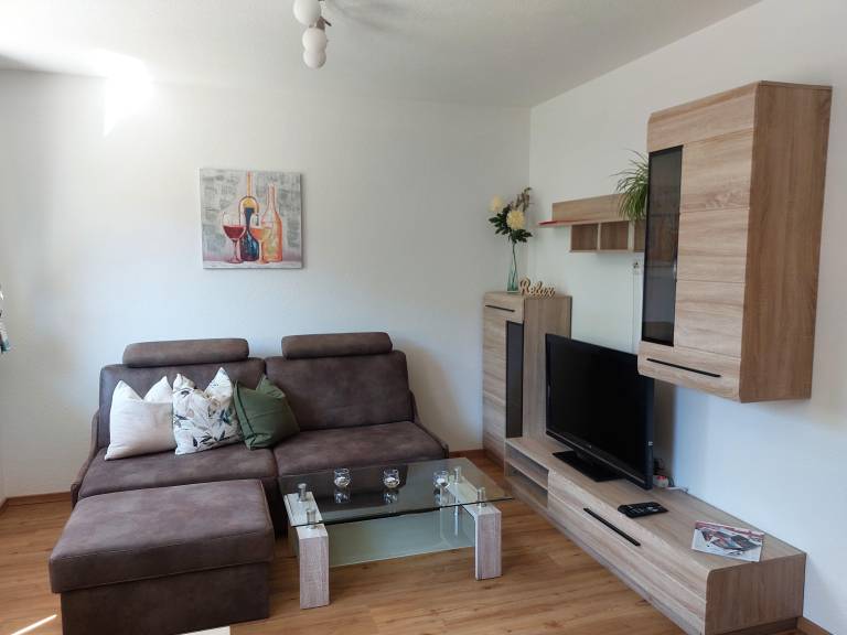 Apartment with patio & yard — photo 2