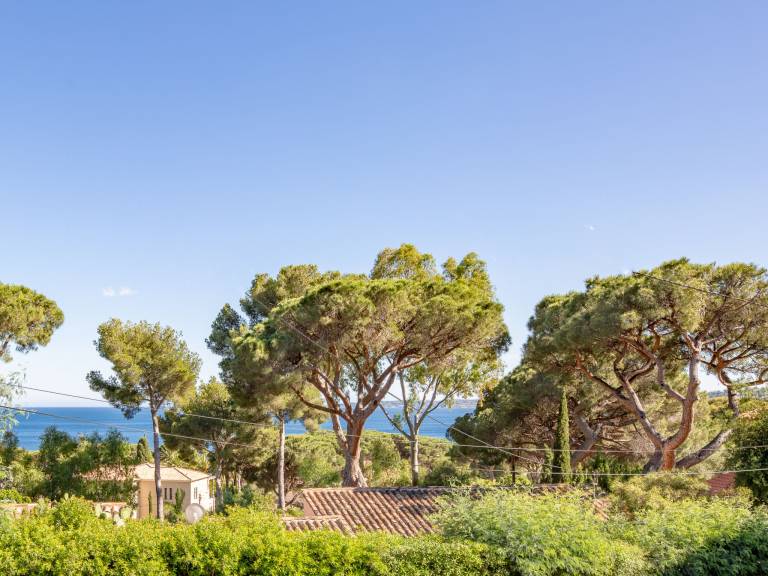 Vacation home with yard & terrace | Sea view — photo 5