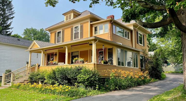House  Aurora
