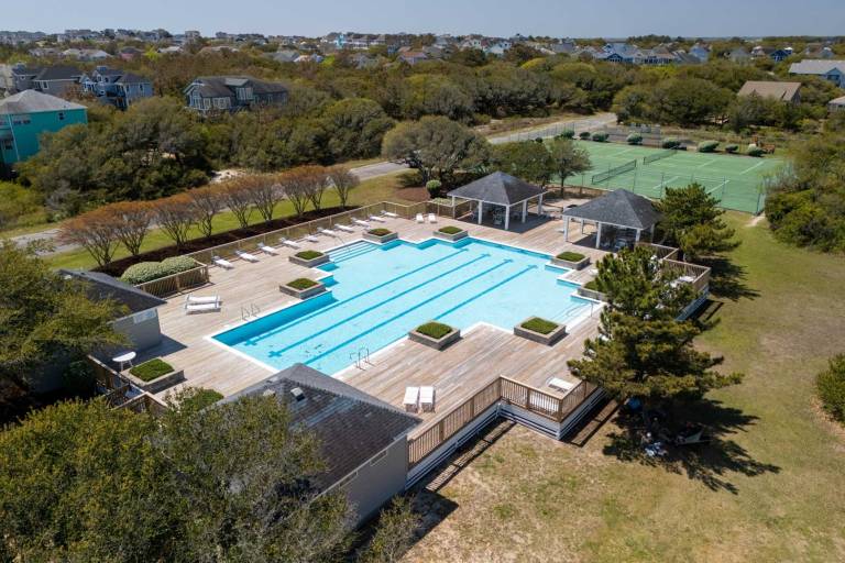 Children-friendly wonderful house with hot tub, pool & BBQ | Lake view | Next to the beach | Pets allowed in Outer Banks, NC