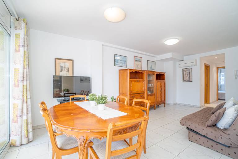 Fully equipped holiday apartment with patio & garden | Close to the beach | Dogs allowed — photo 3