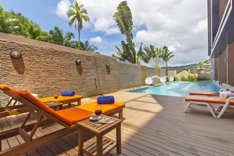 Lovely rental apartment with patio, yard & pool | Pets allowed in Karon