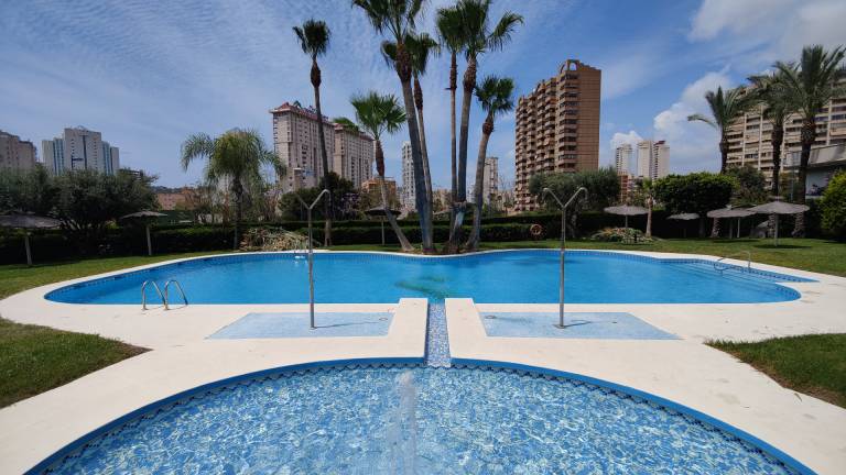 Holiday apartment with pool & patio in Benidorm