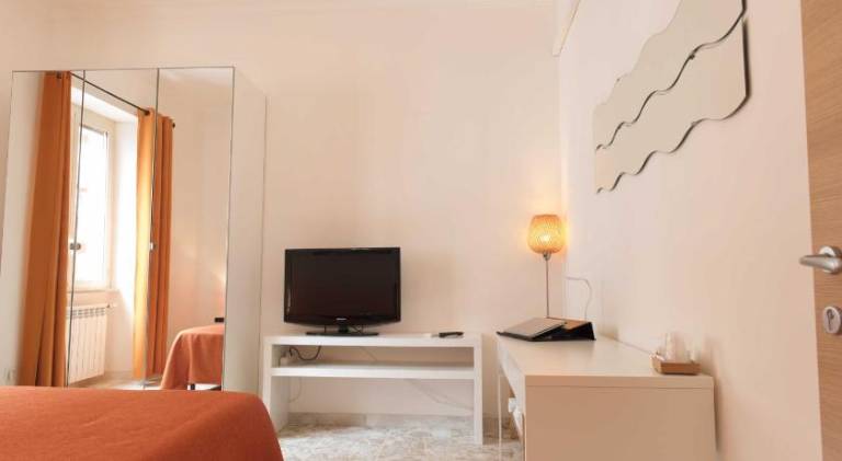 Apartment with 2 rooms for 5 persons — photo 2