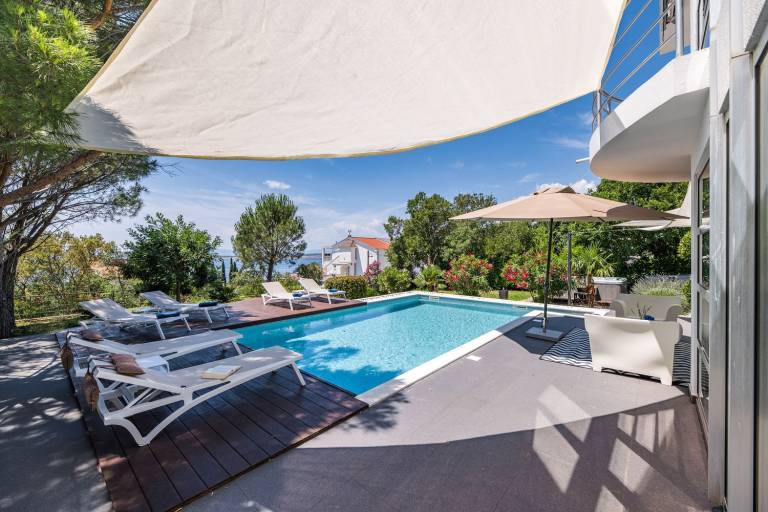 Beachfront Villa with Private Pool, Jacuzzi, Sea View — photo 5