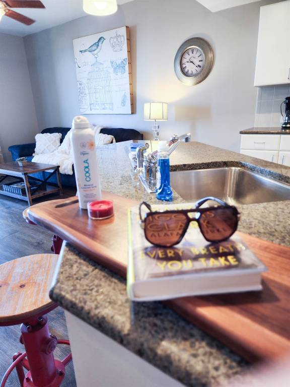 Child-friendly nice condo with grill, jacuzzi & heated pool | Water view | Beach nearby | Pets are welcome — photo 2