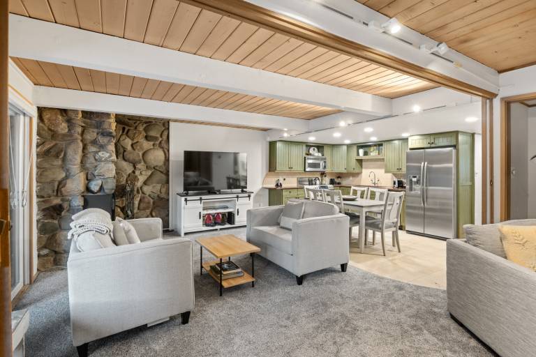 Condo with private pool & patio — photo 5