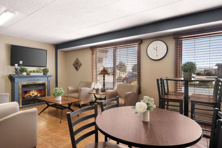 Days Inn by Wyndham Fort Collins — photo 2