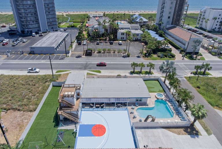 House with yard & private pool in South Padre Island, TX
