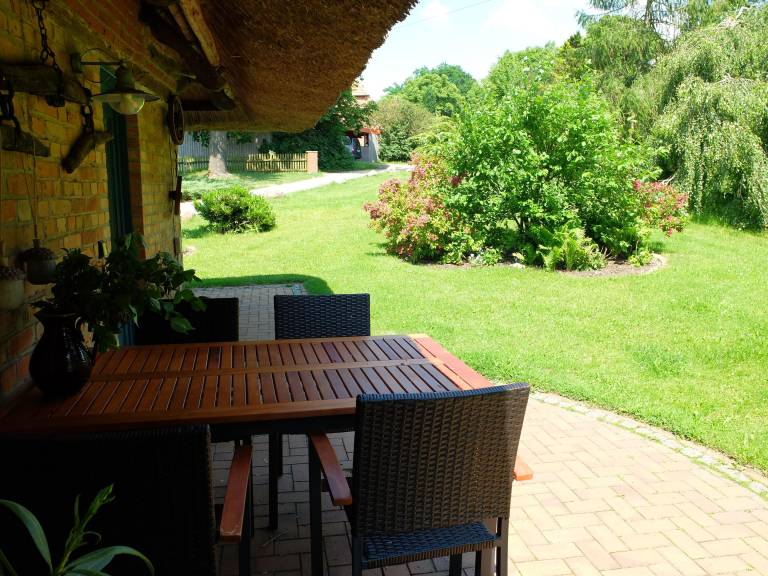 Family-friendly holiday apartment with sauna, barbecue & patio | Garden view | Pets allowed — photo 4