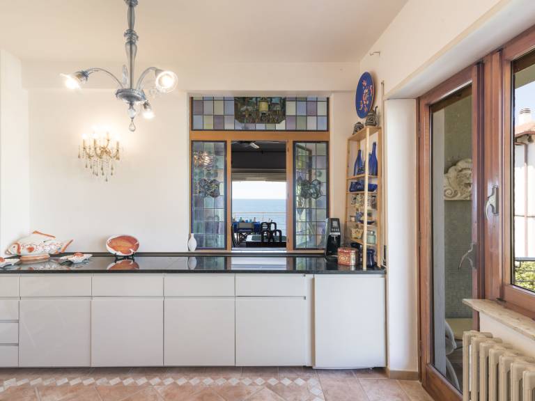 Apartment with yard & terrace | Sea view — photo 4
