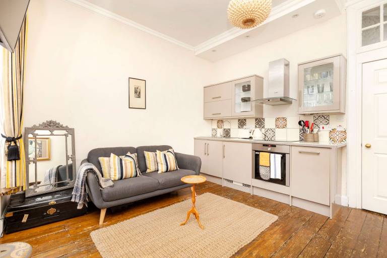 Apartment with yard | Near Edinburgh Castle — photo 4