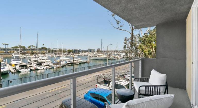 Big rental apartment with pool & hot tub | Pets are welcome — photo 3