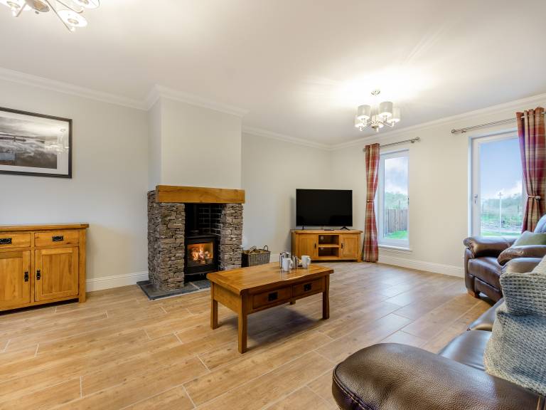 Cottage with BBQ, jacuzzi & garden | River view — photo 3