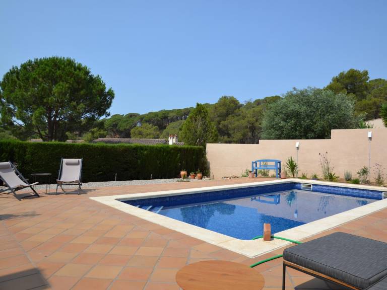 Charming House with Pool, Garden, BBQ & Terraces – Pet Friendly! — photo 5