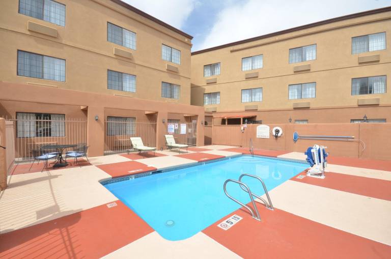Ramada by Wyndham Santa Fe — photo 5