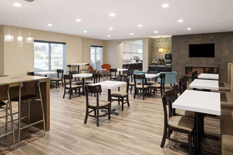 La Quinta Inn & Suites by Wyndham Wenatchee — photo 2